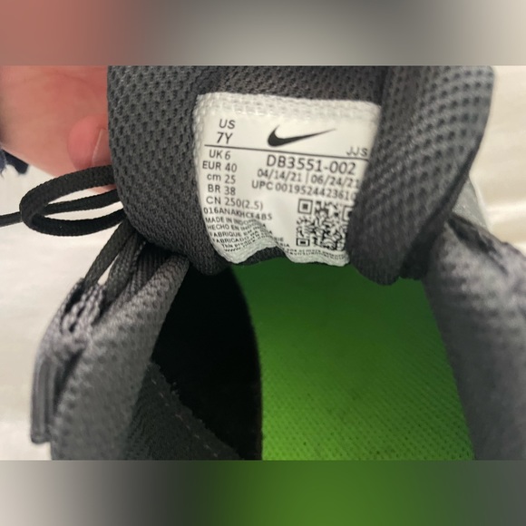 nike never worn kids shoes. - Picture 5 of 5